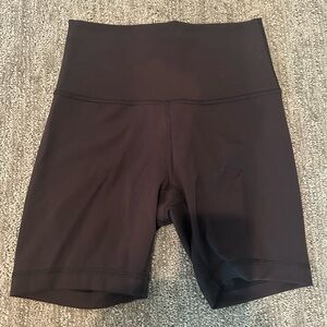 Wonder train black high-rise short